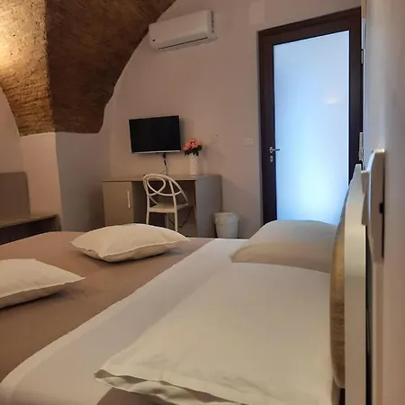 Dimora Donna Dora - Albergo Diffuso San Martino in Pensilis Exterior photo