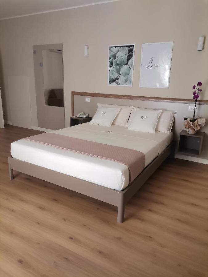 Dimora Donna Dora - Diffuso Hotel *